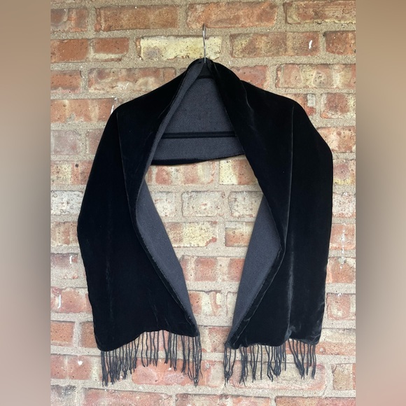 Kenneth Cole New York Silk and Cashmere Velvet Fringe Scarf🖤 - Picture 5 of 9